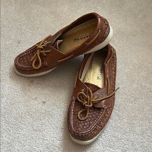 Sperry women’s Tan Woven Boat Shoes Sz 7
